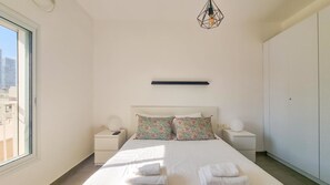2 bedrooms, desk, free WiFi, bed sheets