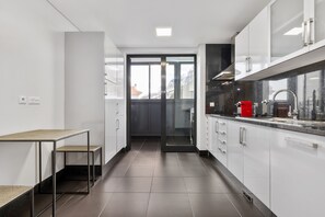 Fridge, microwave, oven, dishwasher