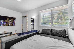 Schreibtisch, Bügeleisen/Bügelbrett, kostenloses WLAN, Bettwäsche