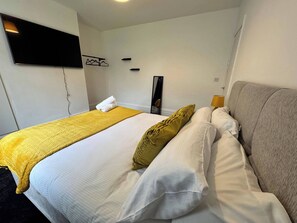 4 bedrooms, iron/ironing board, free WiFi, bed sheets - City Centre-4 Br-sleeps 7-garden-free Parking (Newcastle-upon-Tyne)