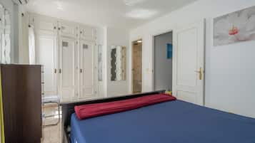 Apartment | 3 bedrooms, iron/ironing board, free WiFi, bed sheets