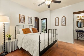 5 chambres, fer et planche à repasser, Wi-Fi, draps fournis