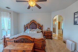 Iron/ironing board, WiFi, bed sheets, wheelchair access