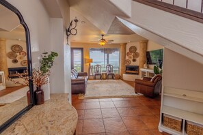 Smart TV, fireplace