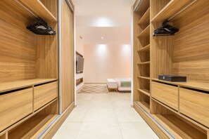 5 bedrooms, iron/ironing board, WiFi