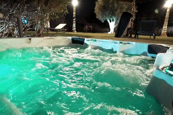 Bain à remous extérieur