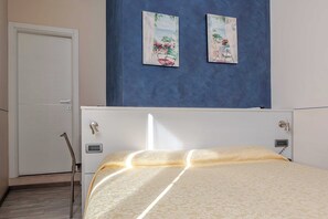 Skrivbord, gratis wi-fi och sängkläder