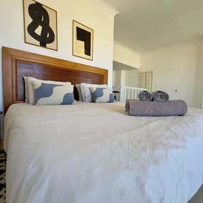 2 chambres, fer et planche à repasser, Wi-Fi gratuit, draps fournis