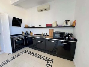 Fridge, microwave, oven, dishwasher - Private pool & unbeatable view | VAL by Homega (Il-Belt Valletta)