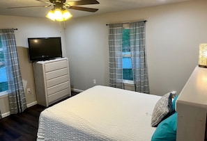 4 bedrooms, iron/ironing board, WiFi, bed sheets