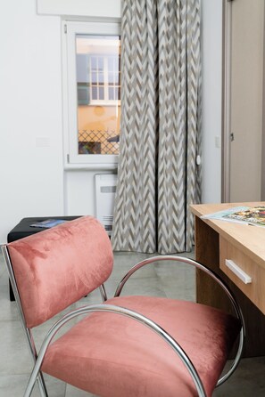 Quarto casal luxo | 1 quarto, frigobar, cofres nos quartos, individualmente decorados