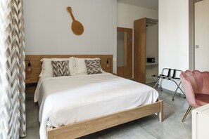 Quarto casal superluxo | 1 quarto, frigobar, cofres nos quartos, individualmente decorados