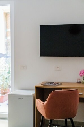 Phòng đôi Deluxe, quang cảnh vườn | Minibar, két bảo mật tại phòng, trang trí khác biệt, bàn 