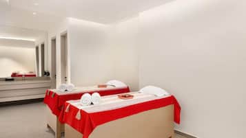 Couples treatment room(s), sauna, hot tub, steam room