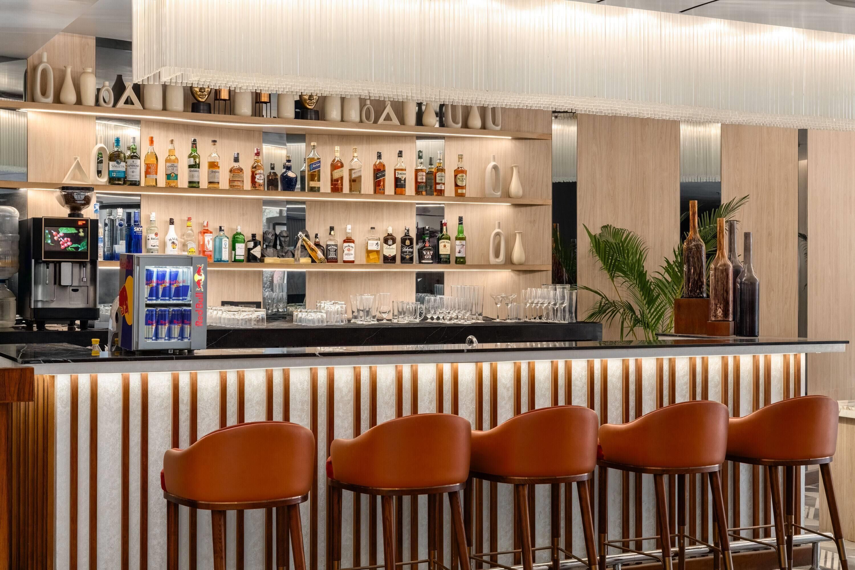 2 bars/lounges, poolside bar