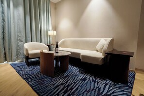 Living area - Ramada Encore By Wyndham Chandigarh Zirakpur (Zirakpur)