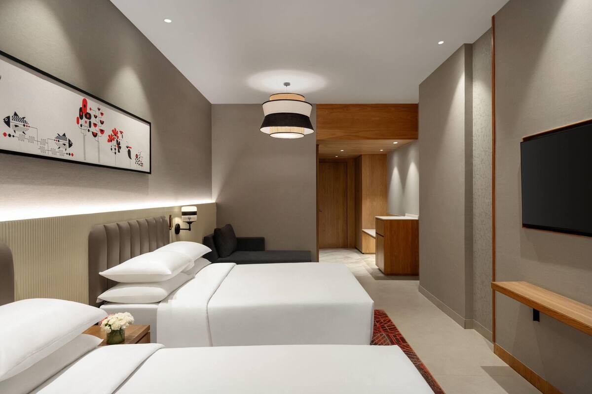 Firemannsrom – deluxe, 2 queensize-senger (Family) | Sengetøy av topp kvalitet, dundyner, memory foam-senger og minibar