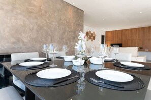 Villa | Dining