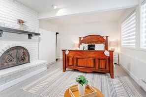 3 chambres, bureau, fer et planche à repasser, lit parapluie