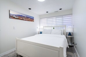 3 bedrooms, desk, iron/ironing board, travel cot - WOLD CUP FIFA Ready 3 bedrooms Creekside Home in North Van (North Vancouver)