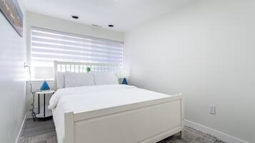 3 Schlafzimmer, Schreibtisch, Bügeleisen/Bügelbrett, Reisekinderbett