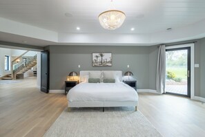 7 bedrooms, WiFi, bed sheets
