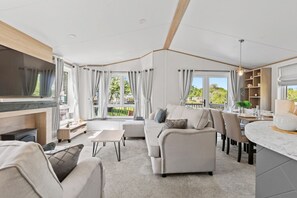 Smart TV, stereo - Lakeside Lodge - North East Escapes (Wooler)