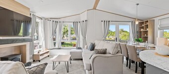 Lakeside Lodge - North East Escapes