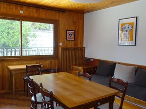 Interior - Spacious 3-Room Apartment in Les Gets - Central, Sleeps 6, Garage, WiFi, Linens Included (Les Gets)