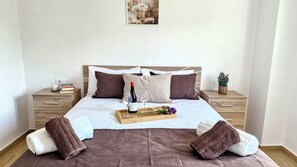 2 makuuhuonetta, silitysrauta/-lauta, vauvan matkasänky, ilmainen Wi-Fi