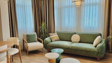 Apartamento luxo, vista para a montanha | Área de estar