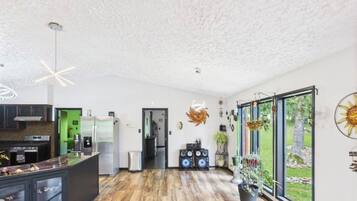 Horno, parrilla de estufa y lavavajillas