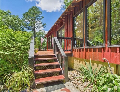 3-bedroom Pet Friendly home on 14 acres with trails and seasonal creeks.