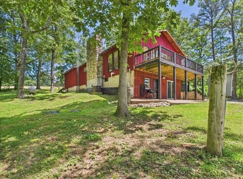 3-bedroom Pet Friendly home on 14 acres with trails and seasonal creeks.