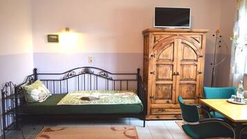 Schreibtisch, Bügeleisen/Bügelbrett, Reisekinderbett, kostenloses WLAN