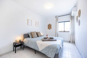 1 chambre, fer et planche à repasser, accès Internet, draps fournis