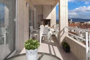 Outdoor dining - Apartment in Empuriabrava near Skydive Center (Empuriabrava)