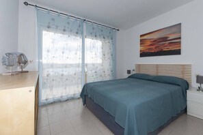 2 bedrooms, iron/ironing board, free WiFi - Apartment in Empuriabrava near Skydive Center (Empuriabrava)