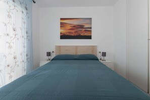 2 bedrooms, iron/ironing board, free WiFi - Apartment in Empuriabrava near Skydive Center (Empuriabrava)