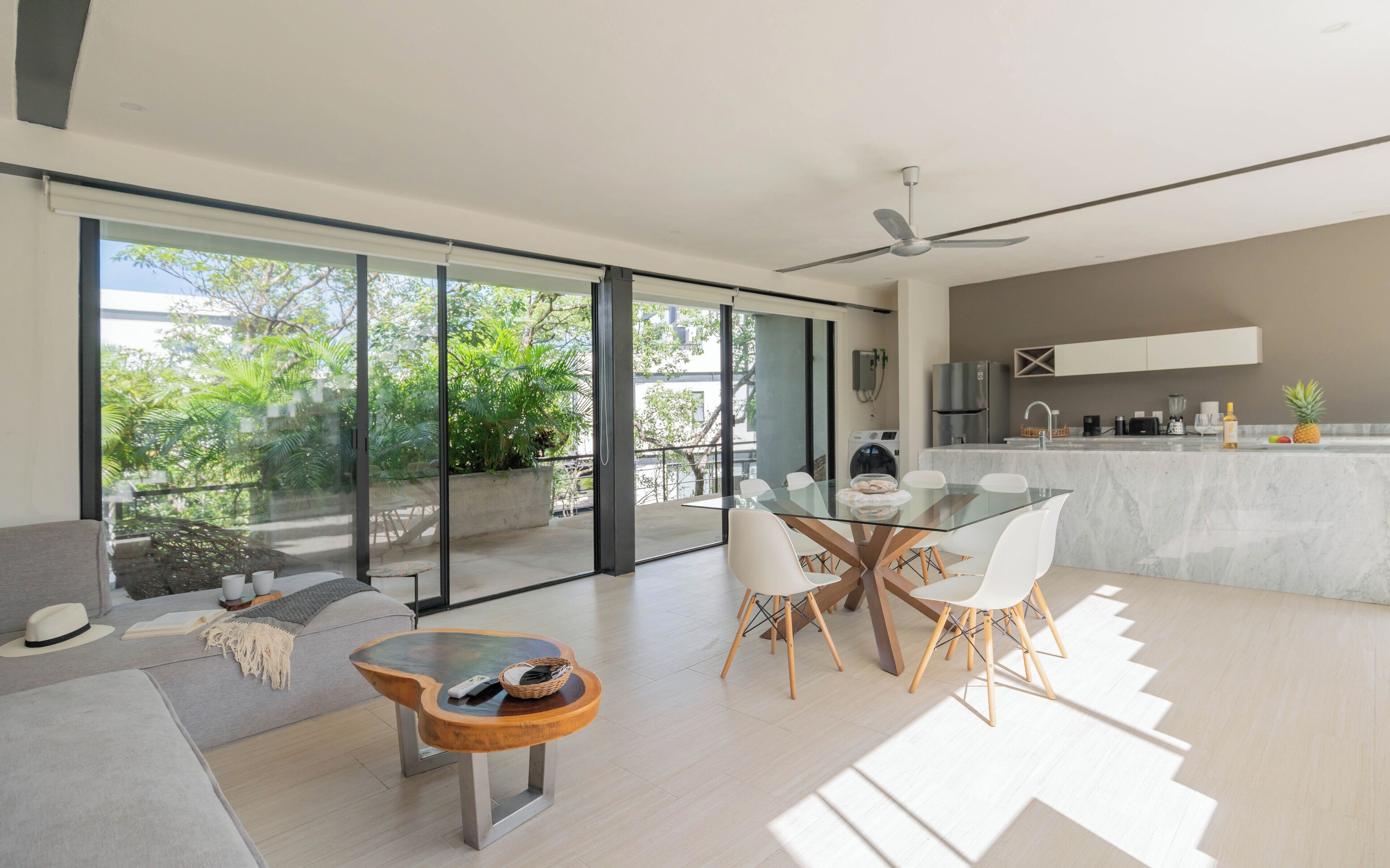 Penthouse de lujo, 2 habitaciones, vista al jardín | Área de sala de estar | Televisión 