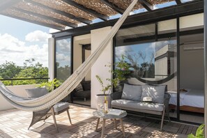Luksus-loftsleilighet, 2 soverom, hageutsikt | Terrasse/patio