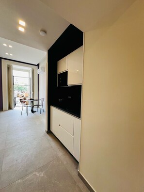 Comfort Double Room, 1 King Bed, Kitchen, City View | In-room safe, desk, laptop workspace, blackout drapes - Alyde Apartments (Naples)