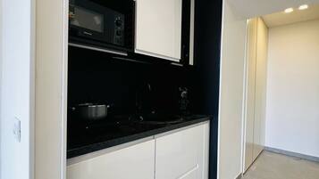 Comfort Double Room, 1 King Bed, Kitchen, City View | Private kitchen | Fridge, microwave, stovetop, espresso maker