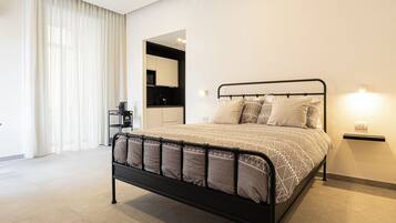 Comfort Double Room, 1 King Bed, Kitchen, City View | In-room safe, desk, laptop workspace, blackout drapes