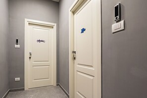 Reception - Alyde Apartments (Naples)
