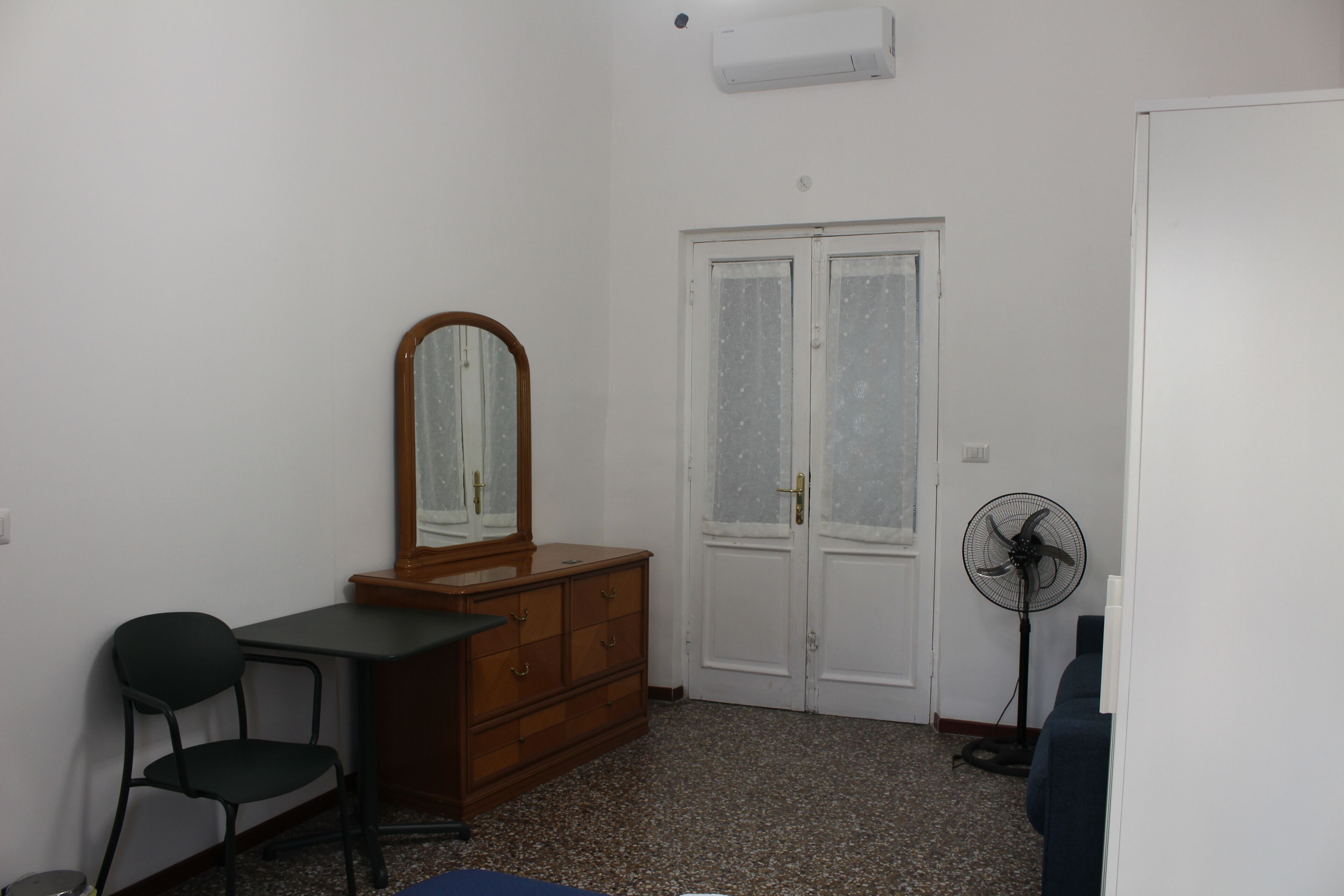 Minibar, laptop workspace, free WiFi, bed sheets