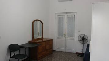 Minibar, laptop workspace, free WiFi, bed sheets