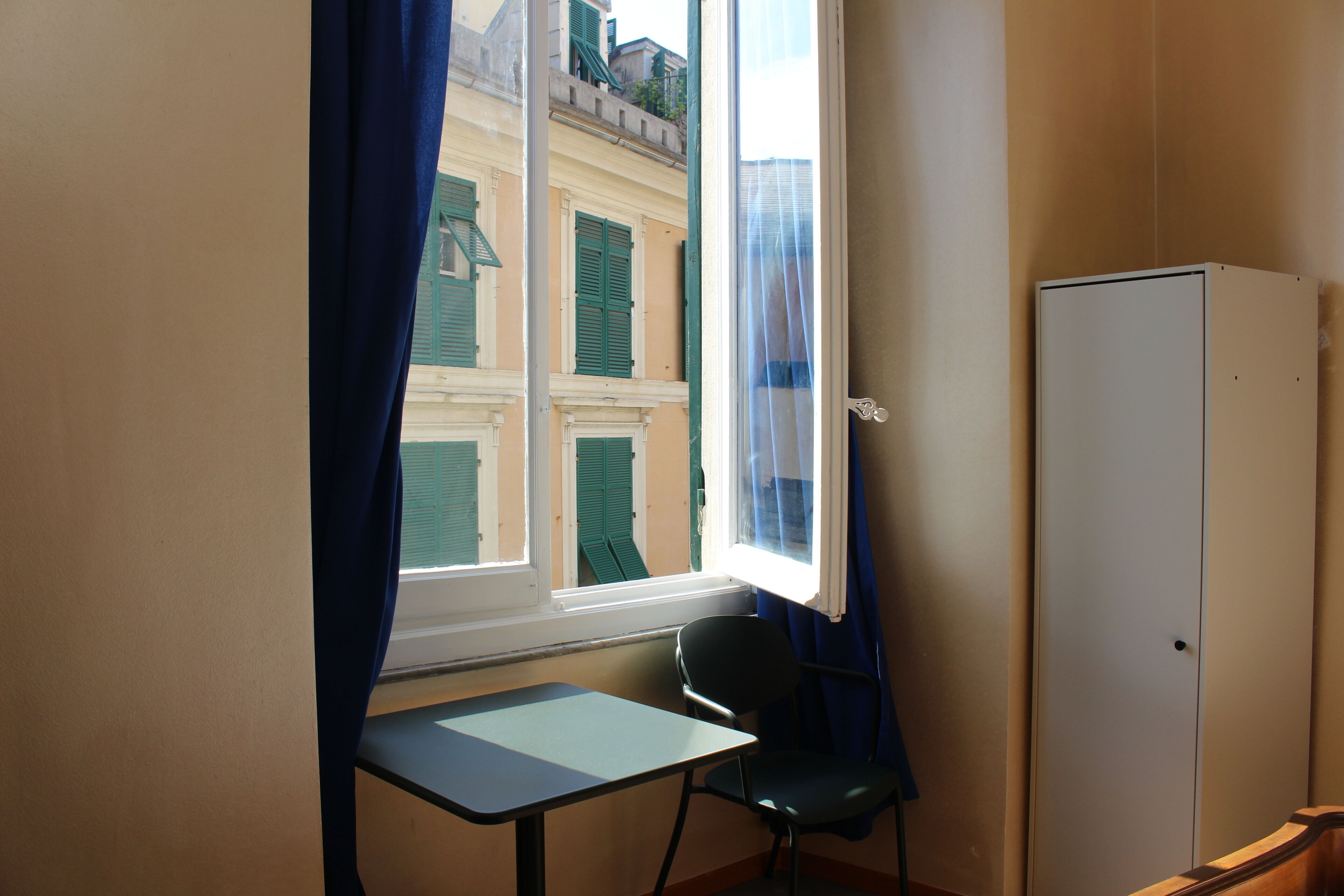 Minibar, postazione laptop, Wi-Fi gratuito, lenzuola