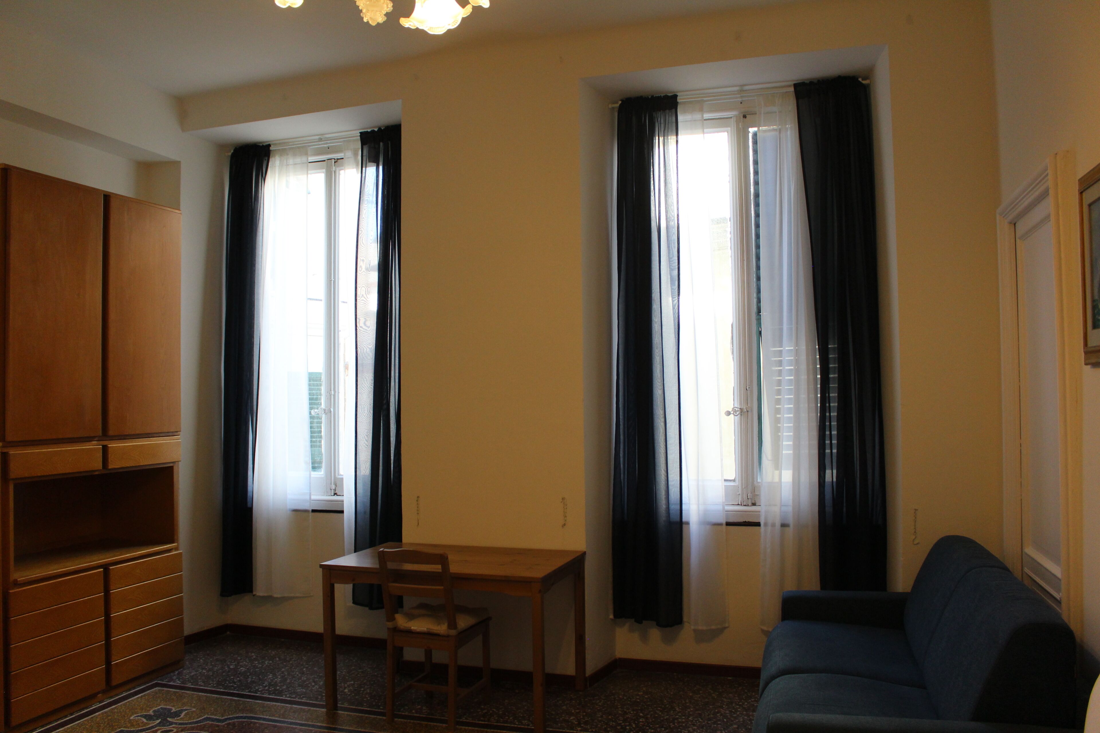 Minibar, laptopgeeigneter Arbeitsplatz, kostenloses WLAN, Bettwäsche