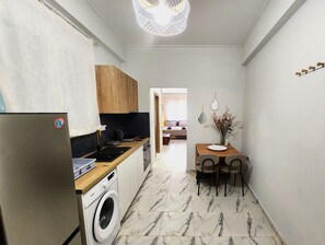 Private kitchen - Lux Suite Jacuzzi Acropolis byMK (Athens)